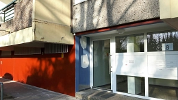 Teilsaniertes Wohngebäude.